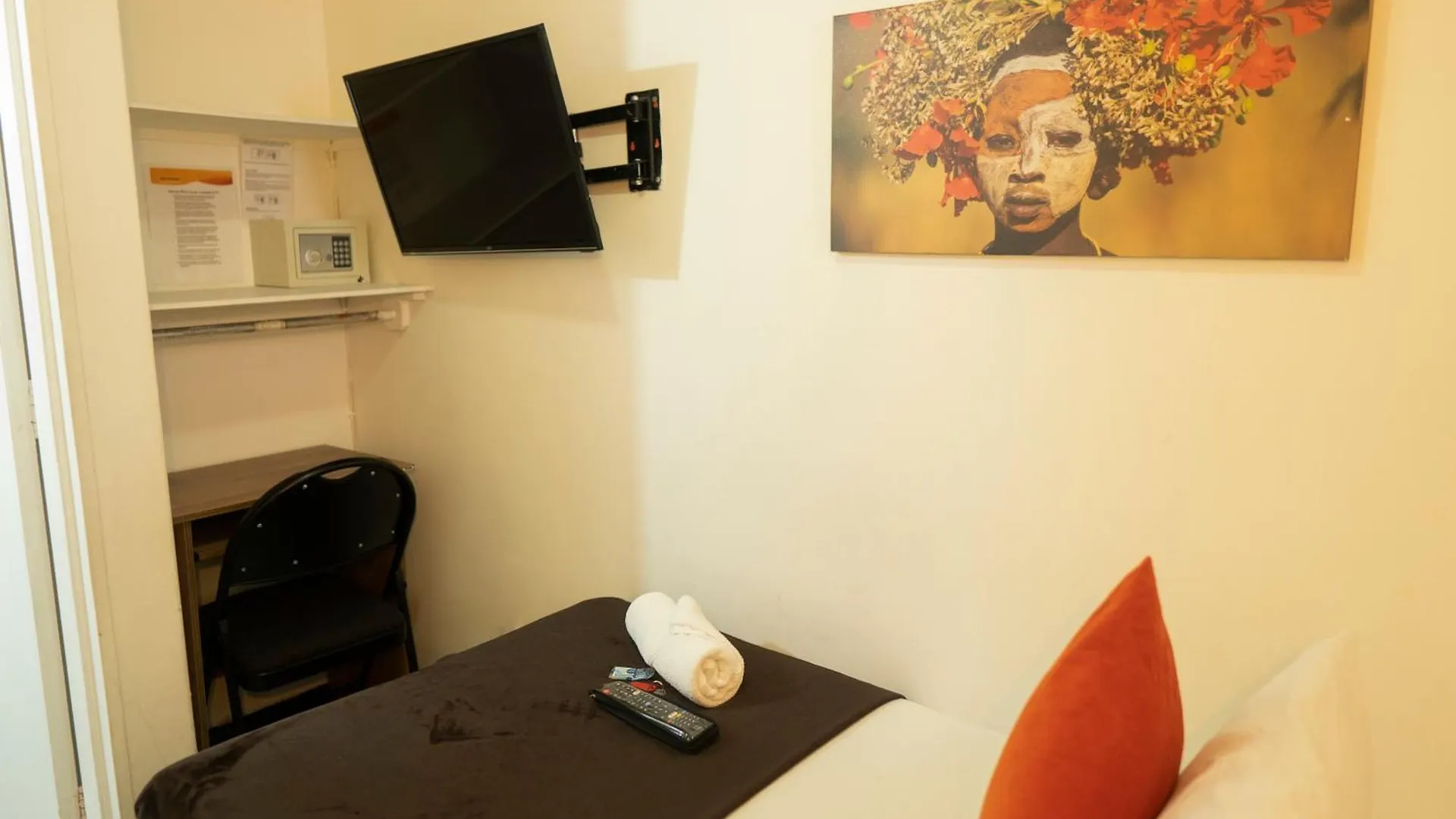 Africa House-Casa Hotel Laureles-La70 Medellin 3*,  Colombia