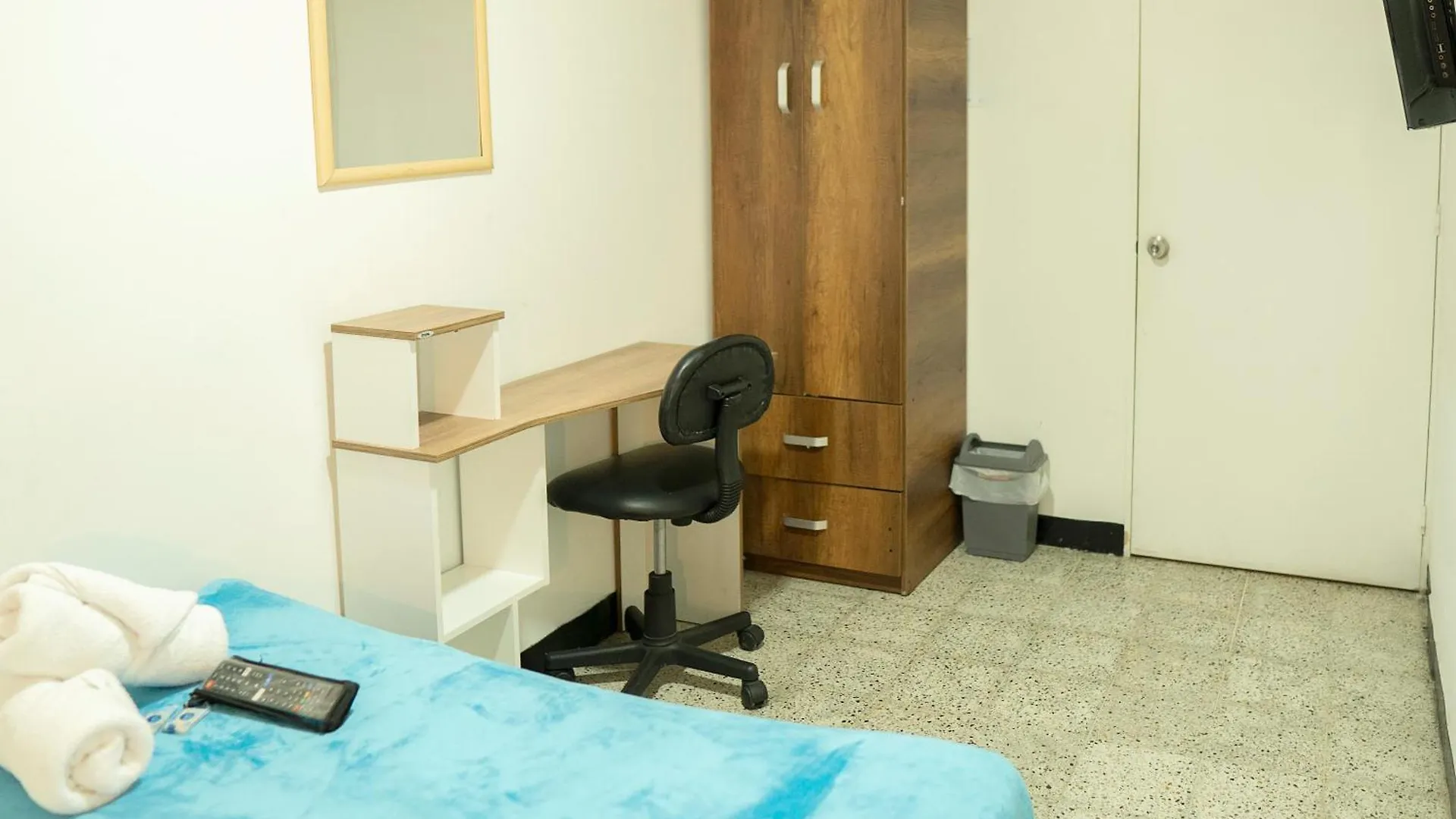 Africa House-Casa Hotel Laureles-La70 Medellin