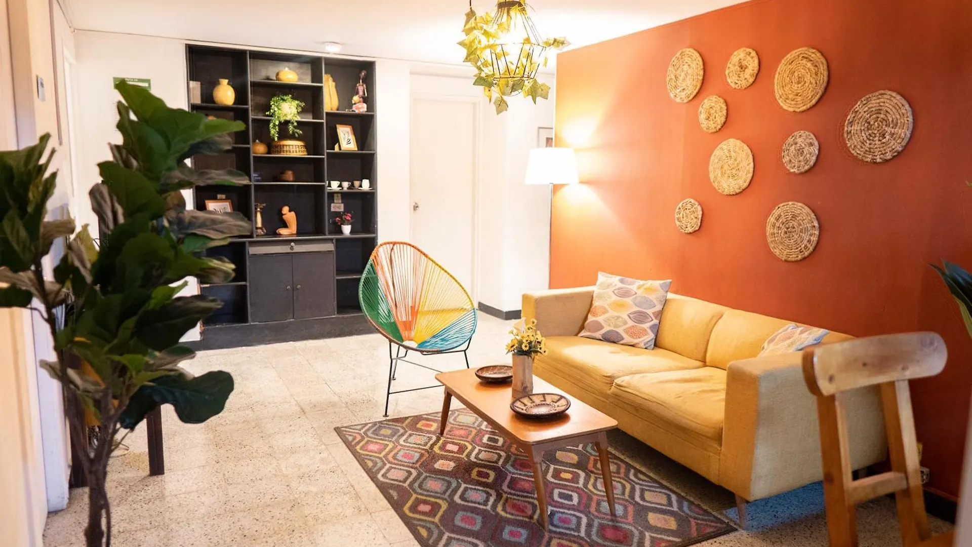 Africa House-Casa Hotel Laureles-La70 Medellin