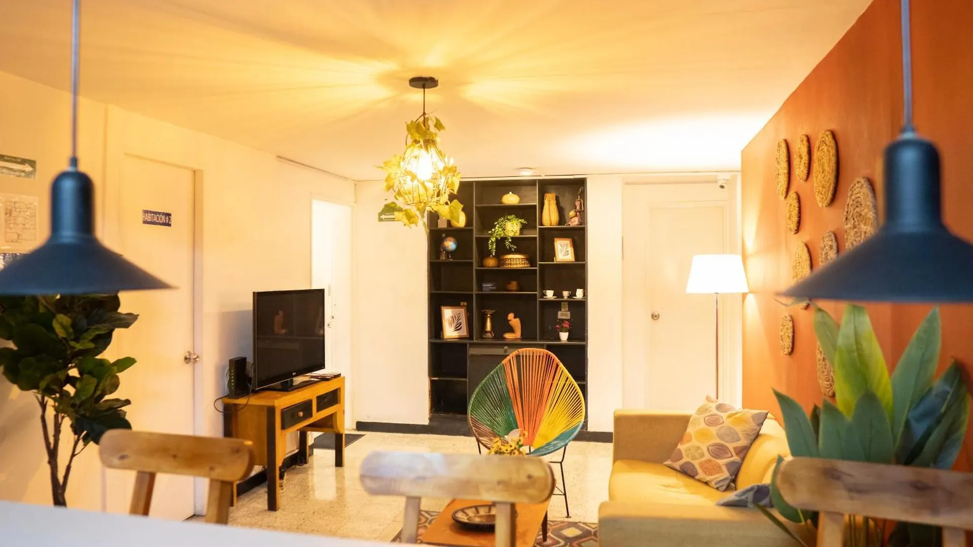 Africa House-Casa Hotel Laureles-La70 Medellin Guest house