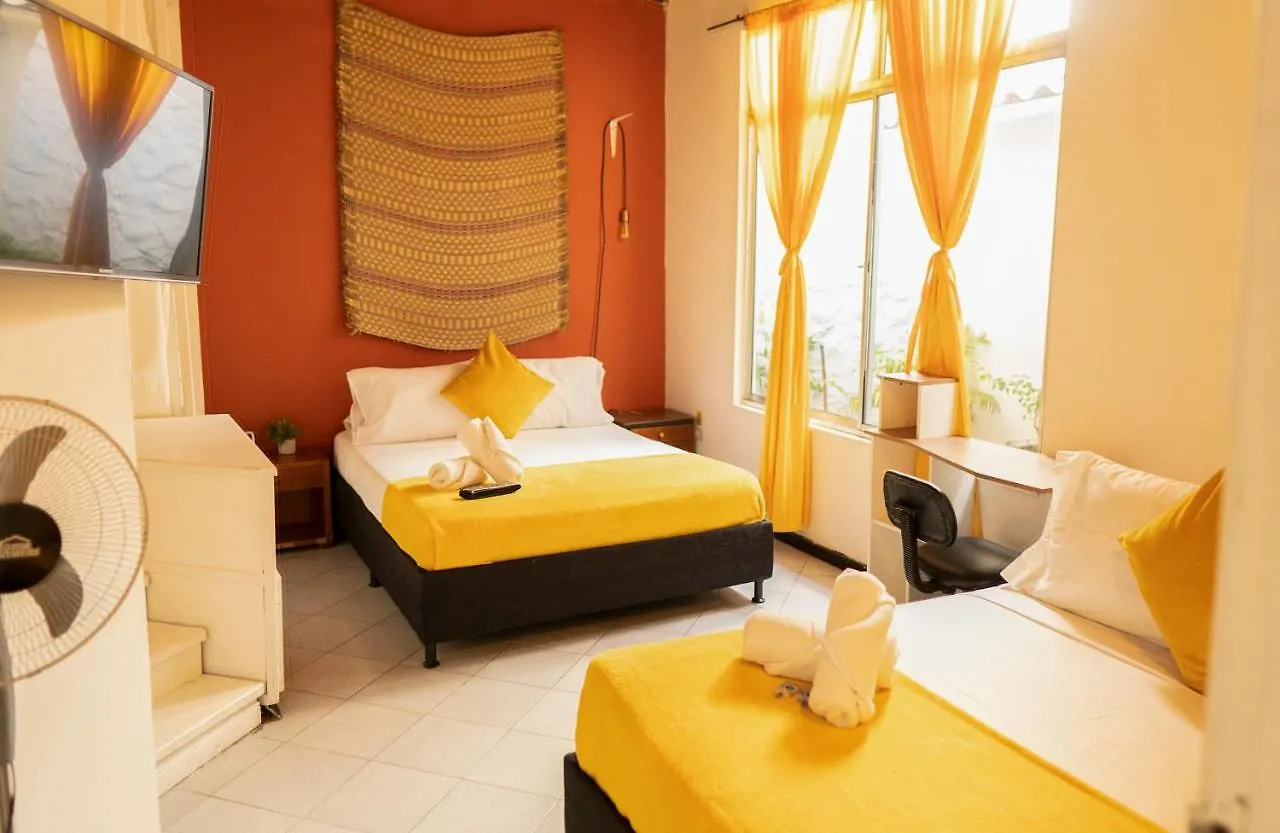 Africa House-Casa Hotel Laureles-La70 Medellin Guest house