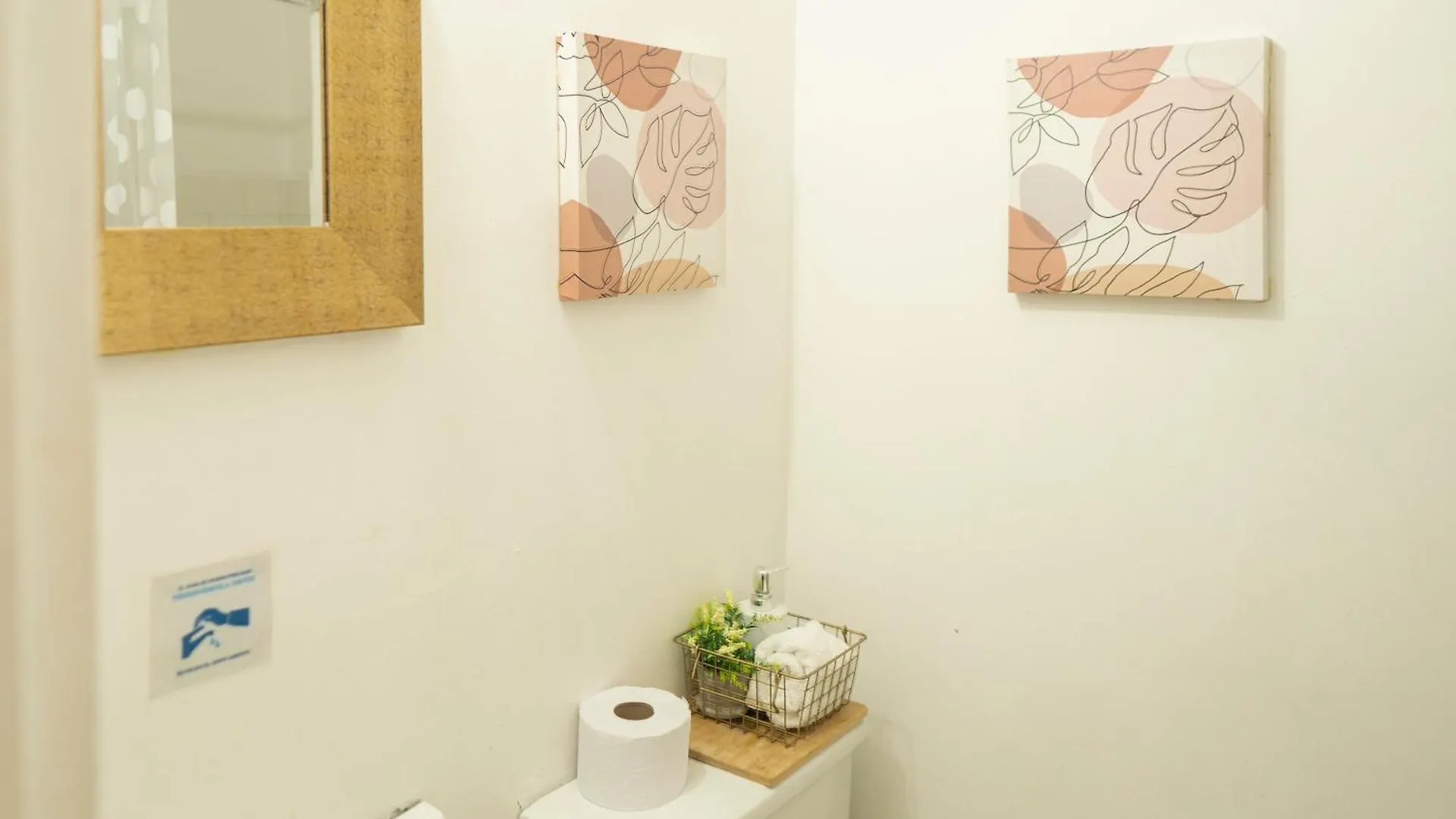 Guest house Africa House-Casa Hotel Laureles-La70 Medellin