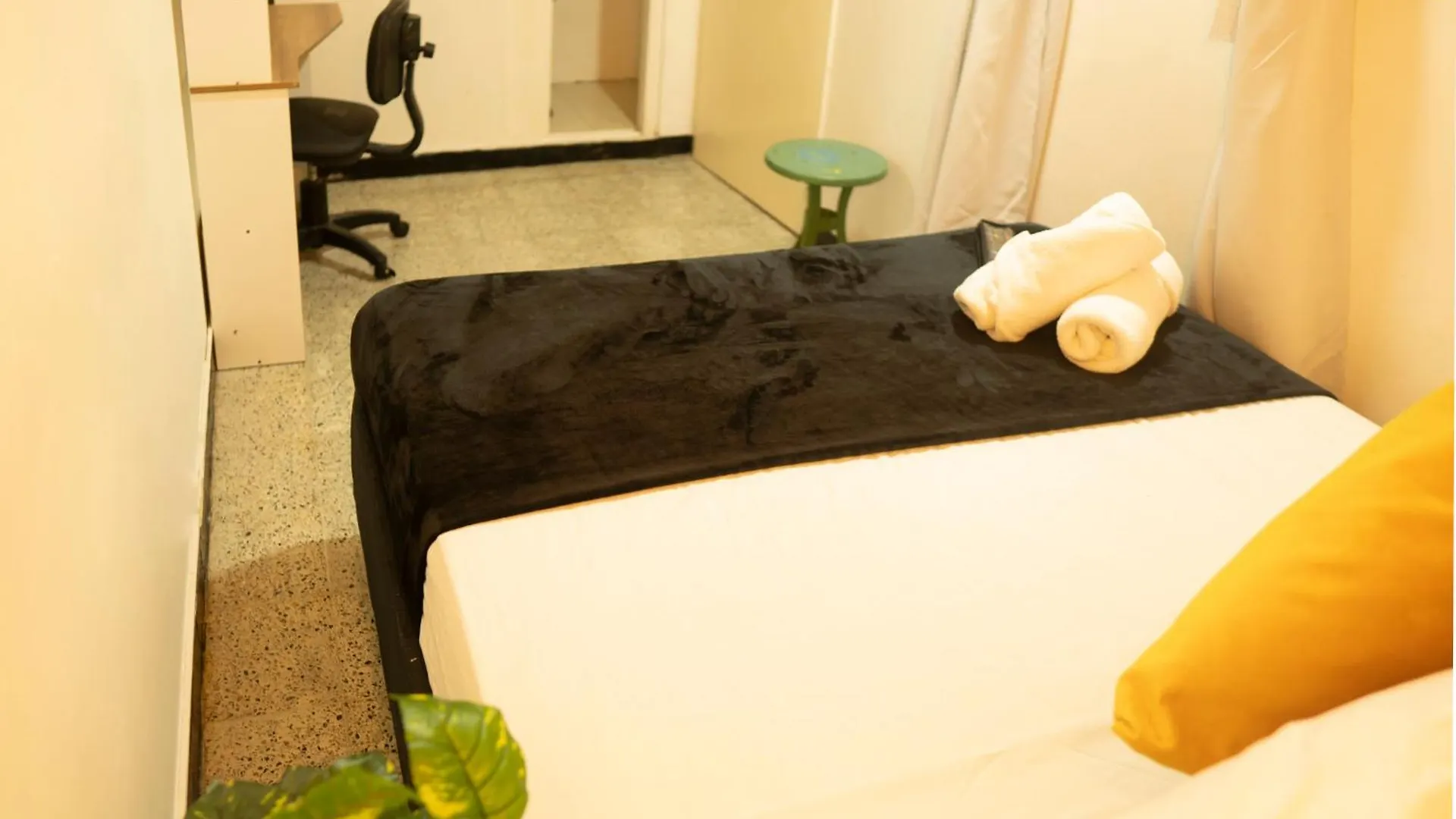 Africa House-Casa Hotel Laureles-La70 Medellin
