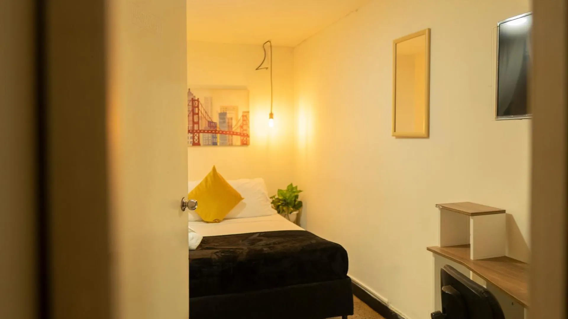 Africa House-Casa Hotel Laureles-La70 Medellin Colombia