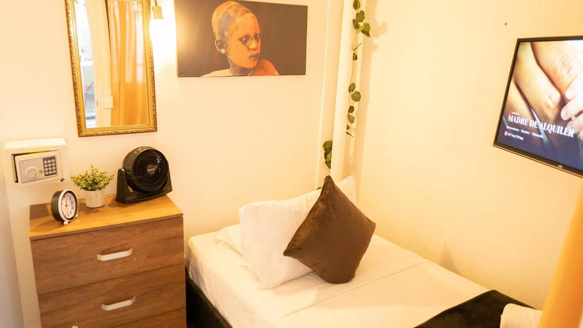Africa House-Casa Hotel Laureles-La70 Medellin Colombia