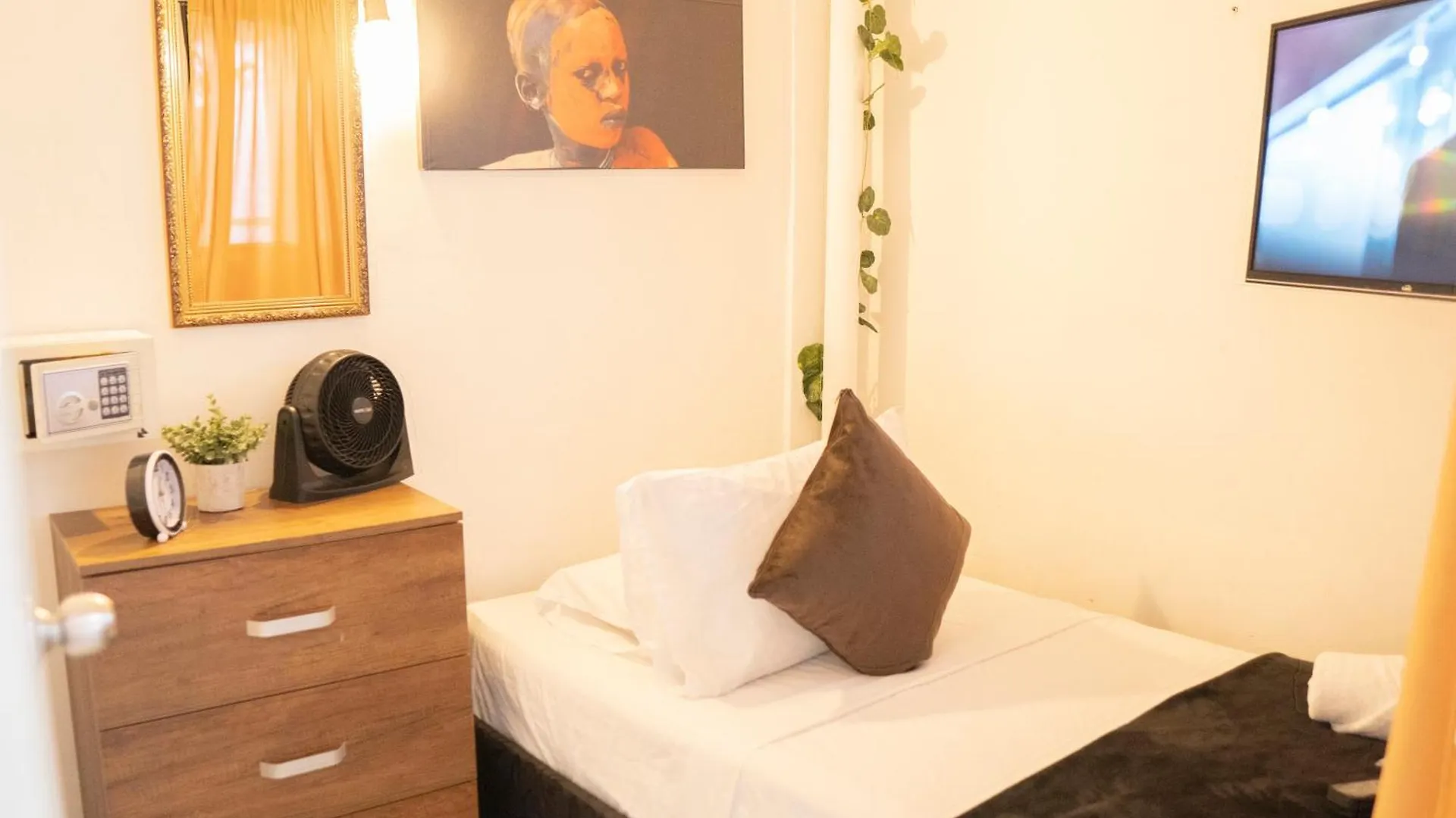 Africa House-Casa Hotel Laureles-La70 Medellin 3*,