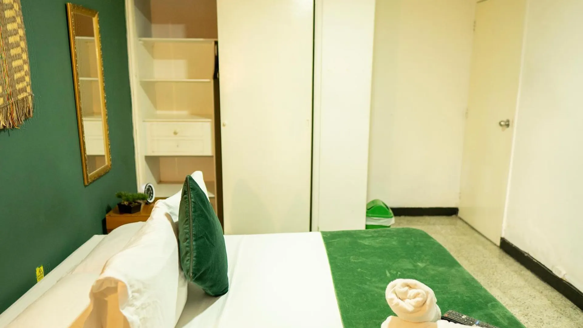 Guest house Africa House-Casa Hotel Laureles-La70 Medellin