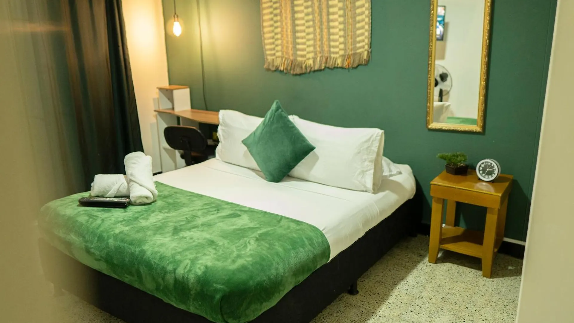 Africa House-Casa Hotel Laureles-La70 Medellín