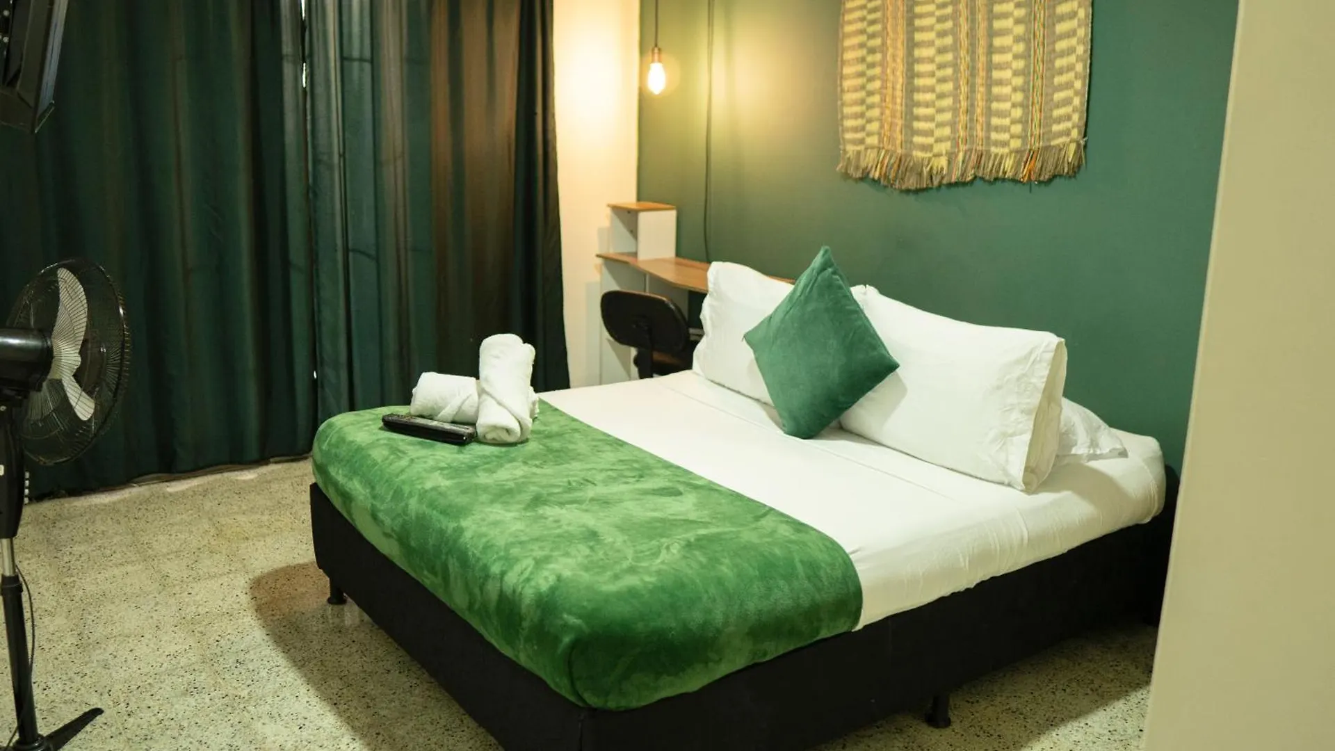 Africa House-Casa Hotel Laureles-La70 Medellin Guest house