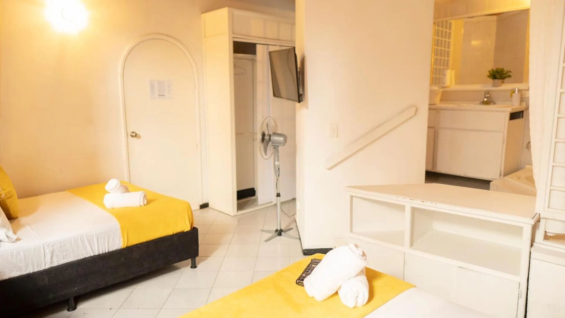 Africa House-Casa Hotel Laureles-La70 Medellin Colombia