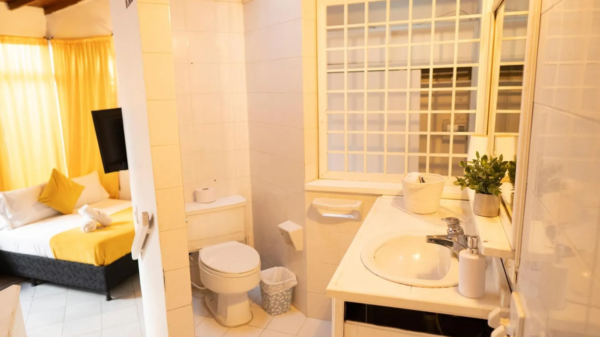 Africa House-Casa Hotel Laureles-La70 Medellin Colombia