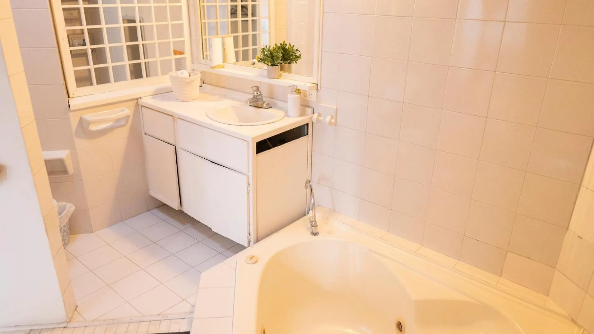 Guest house Africa House-Casa Hotel Laureles-La70 Medellin