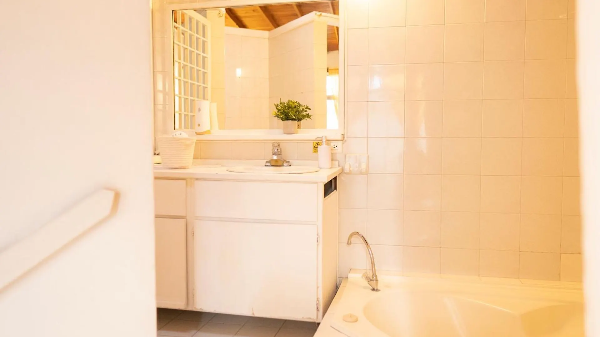 Africa House-Casa Hotel Laureles-La70 Medellin 3*,  Colombia