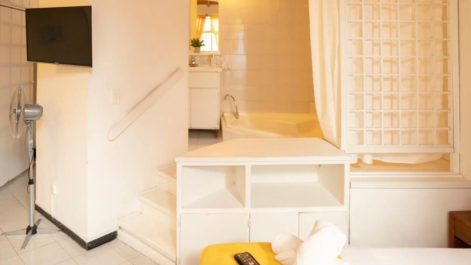 Guest house Africa House-Casa Hotel Laureles-La70 Medellin