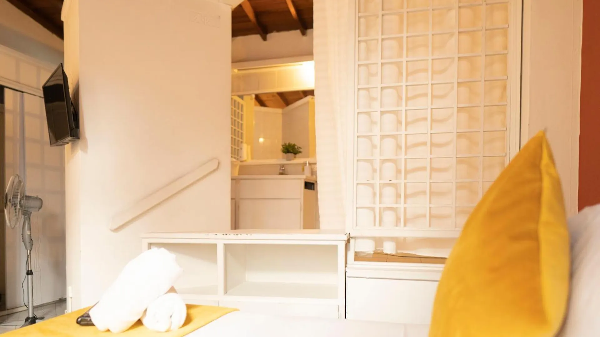 Africa House-Casa Hotel Laureles-La70 Medellin Guest house