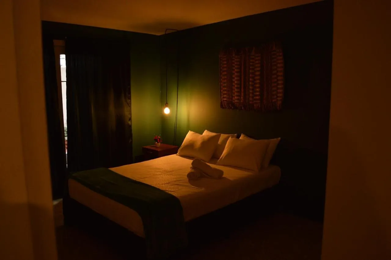 Africa House-Casa Hotel Laureles-La70 Medellin Guest house