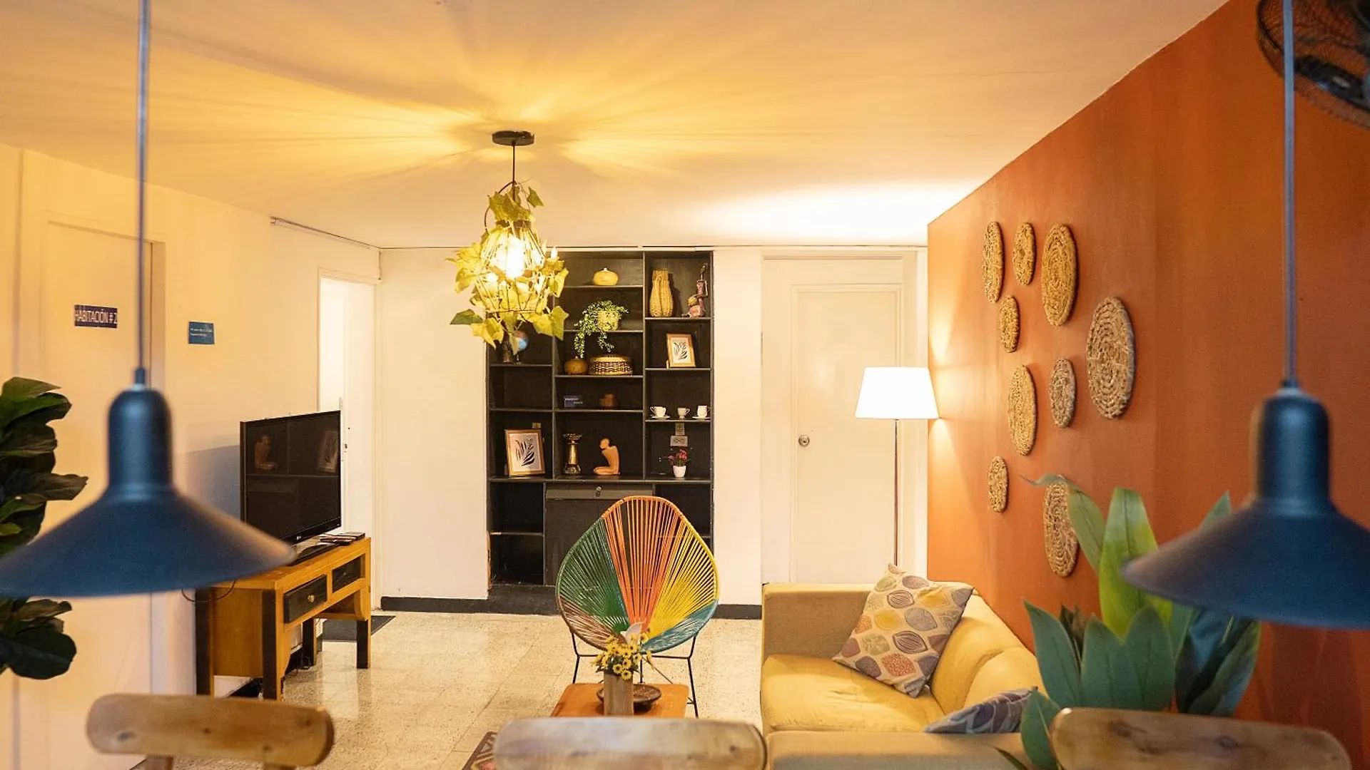 Africa House-Casa Hotel Laureles-La70 Medellín Casa de hóspedes